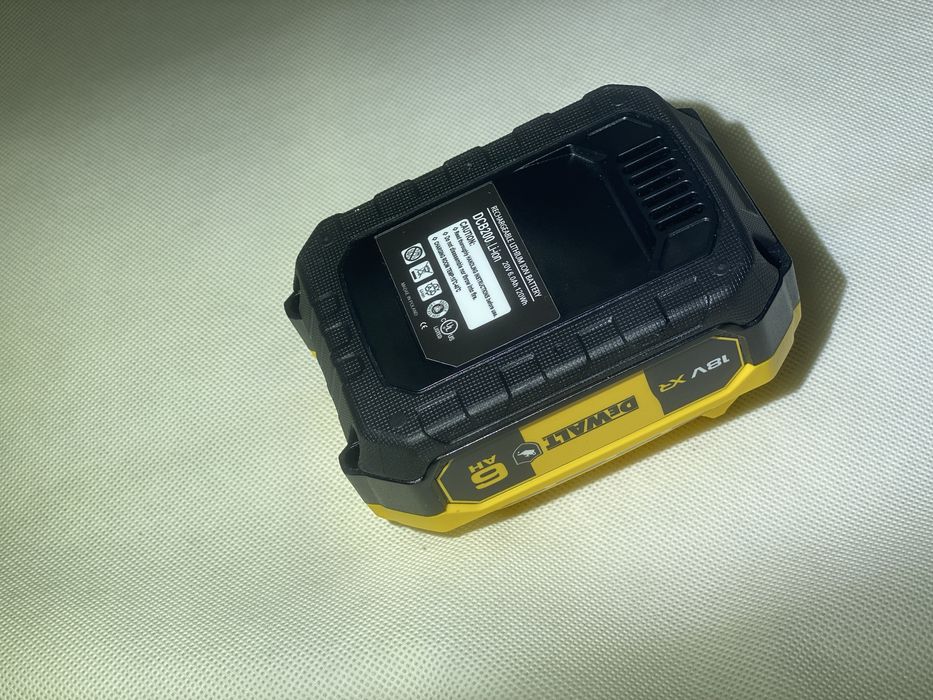 Акумулятор /Батерея Dewalt 6ah /XR -Посилений корпус низ прорезинений