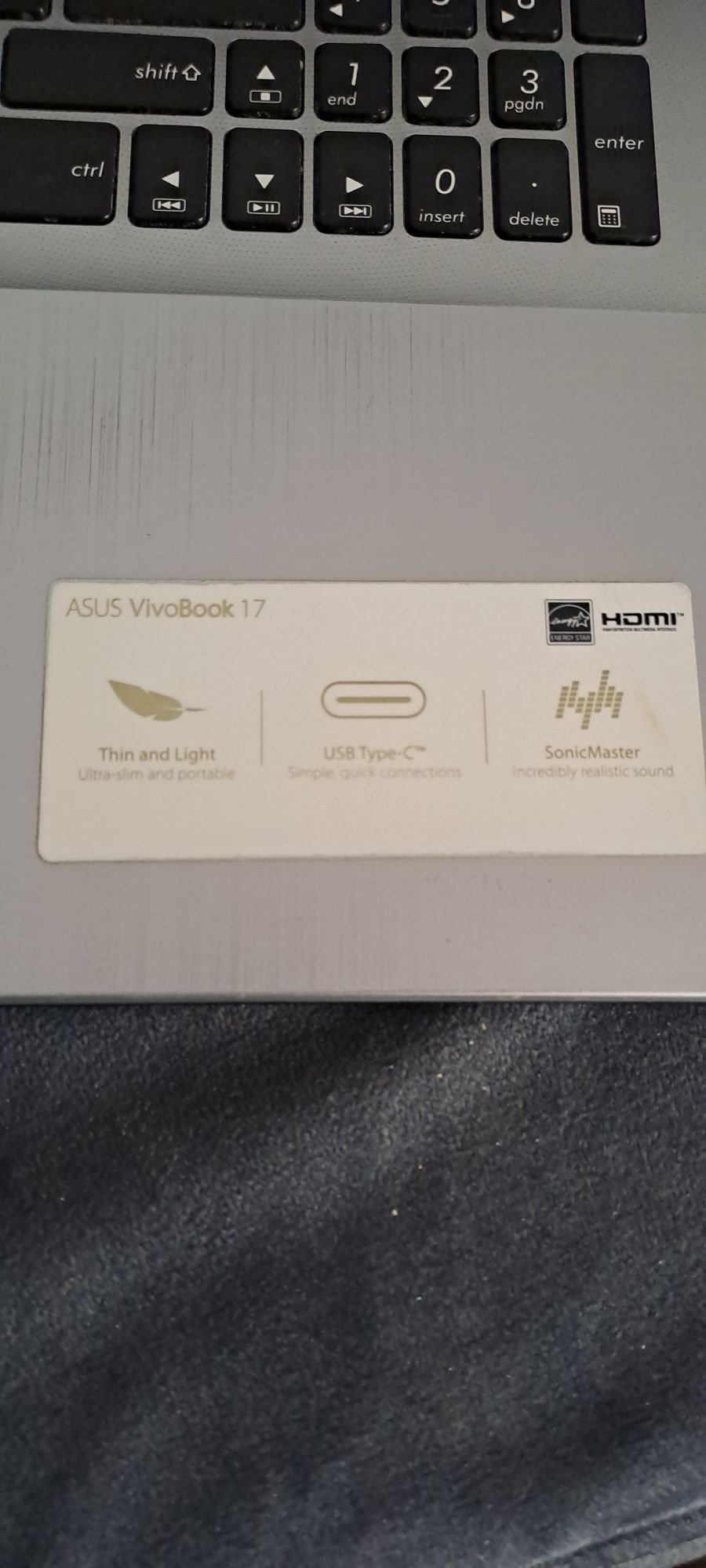 Laptop ASUS   17