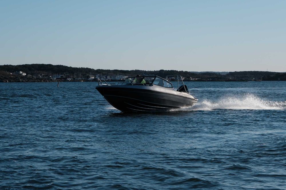 UMS 655 DC Алюмінієвий катер