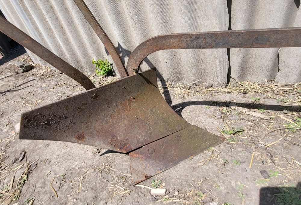 Плуг городний, плуг кінний,  плуг на мотоблок