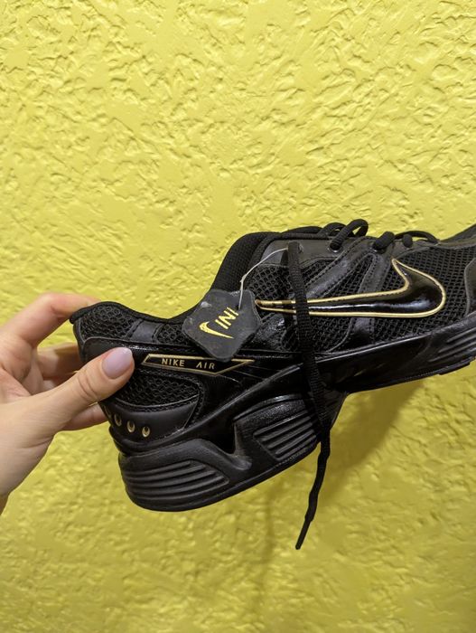 Легкі та зручні кросівки