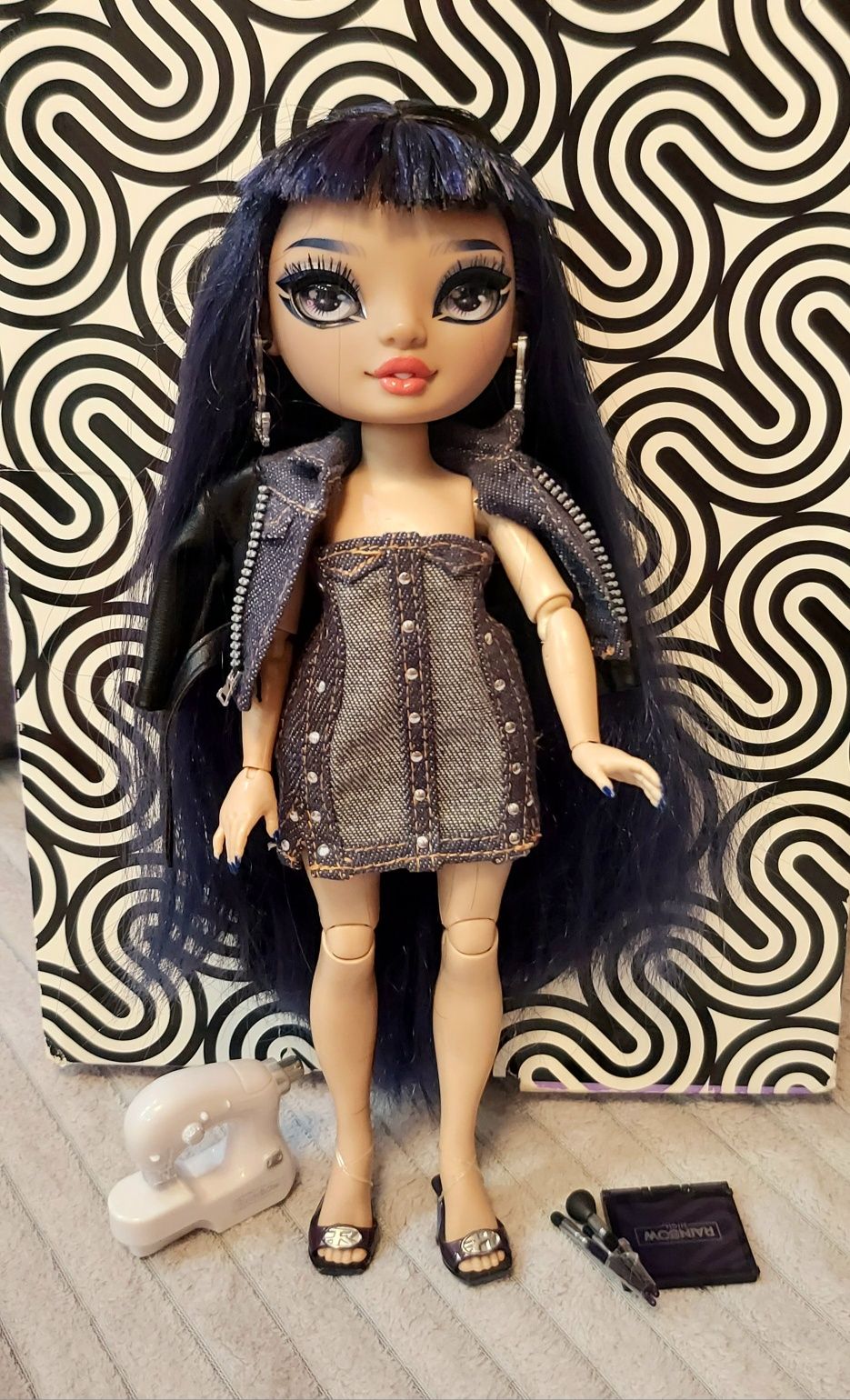 Лялька Rainbow High Kim Nguyen Blue Рейнбоу Хай Кім Нгуєн