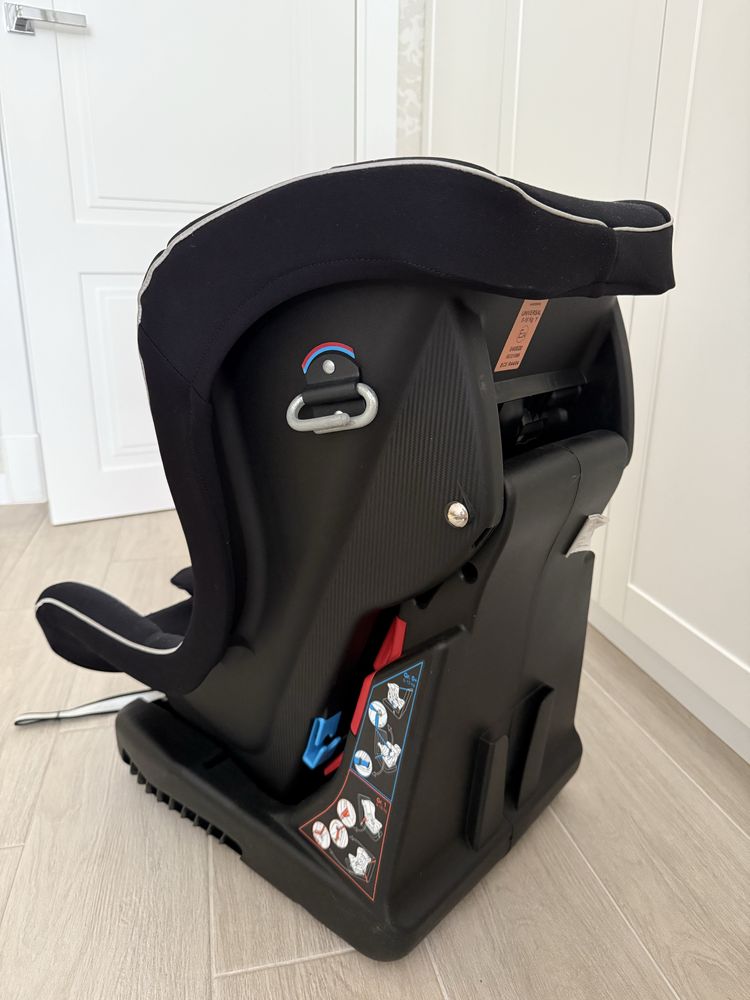 Автокрісло chicco proxima black label
