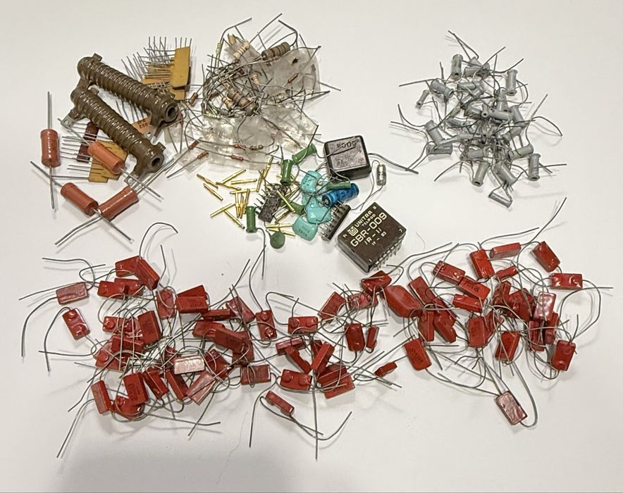 Zestaw czesci elektroniczni rezystory,kondensatory PRL