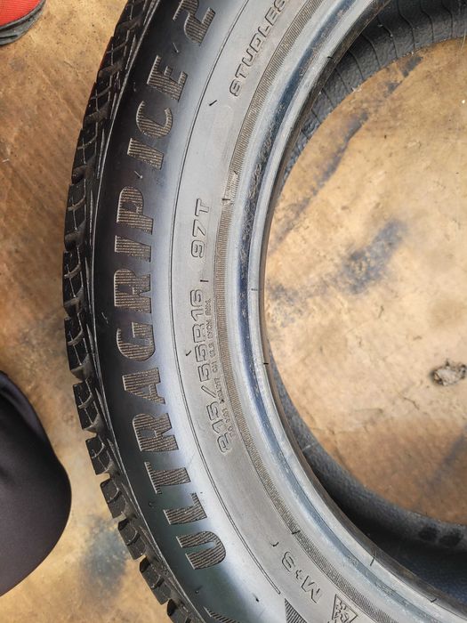Продам шины GOOD YEAR  ultragrip ice 2 215/55/r16