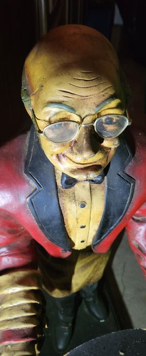 Mordomo com 90cm em bom estado para decoração restaurante cafe ou casa