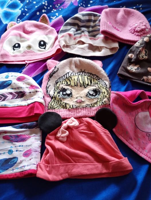 Zestaw czapeczek plus lus