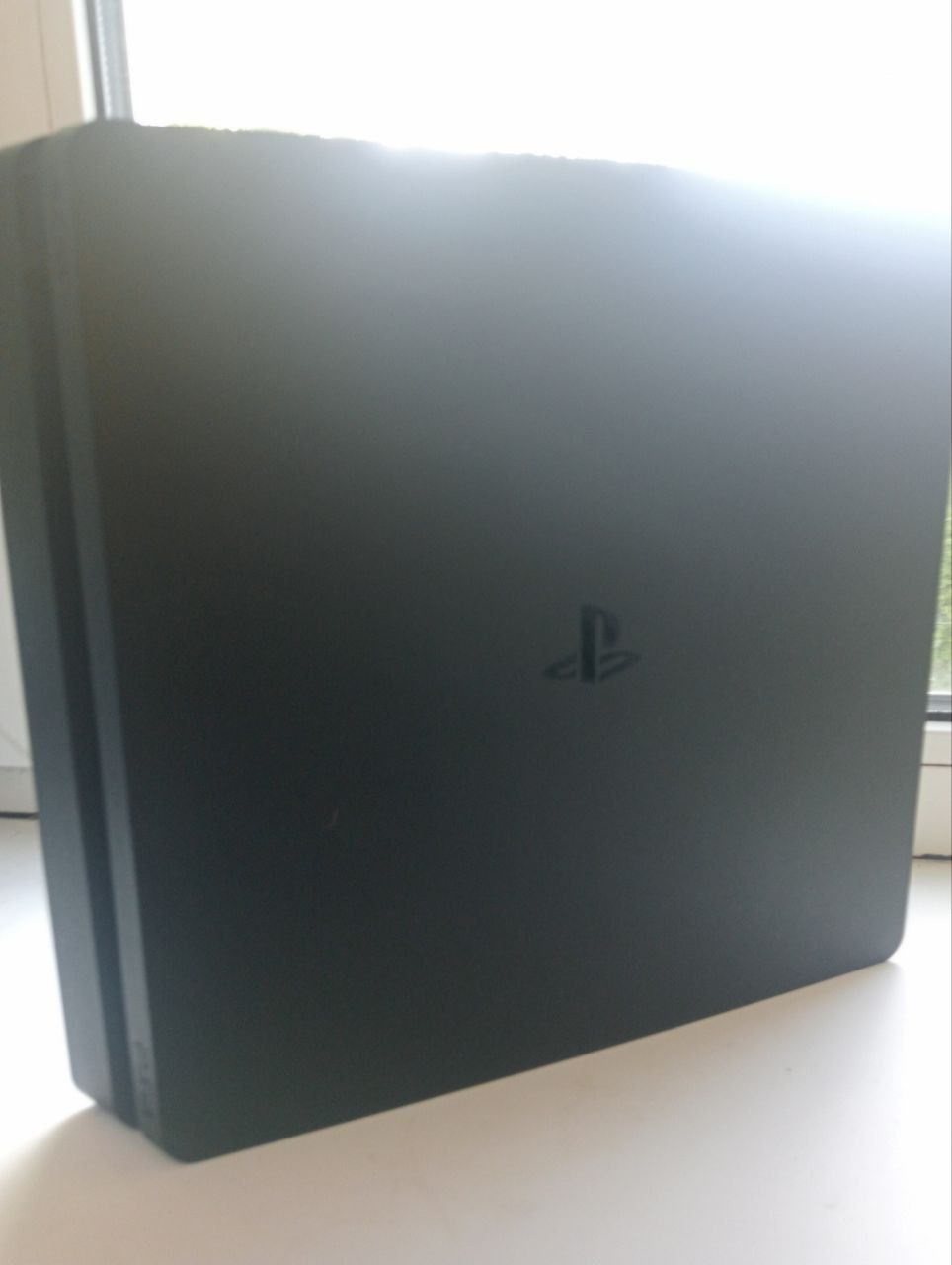 Продам playstation 4 +9 игр +3 джойстика возможен торг