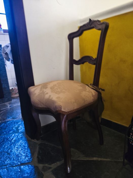 Mesa  e 6 cadeiras românticas