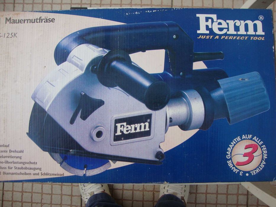 Máquina para abertura de roços em paredes Fermi 2200W de dois discos