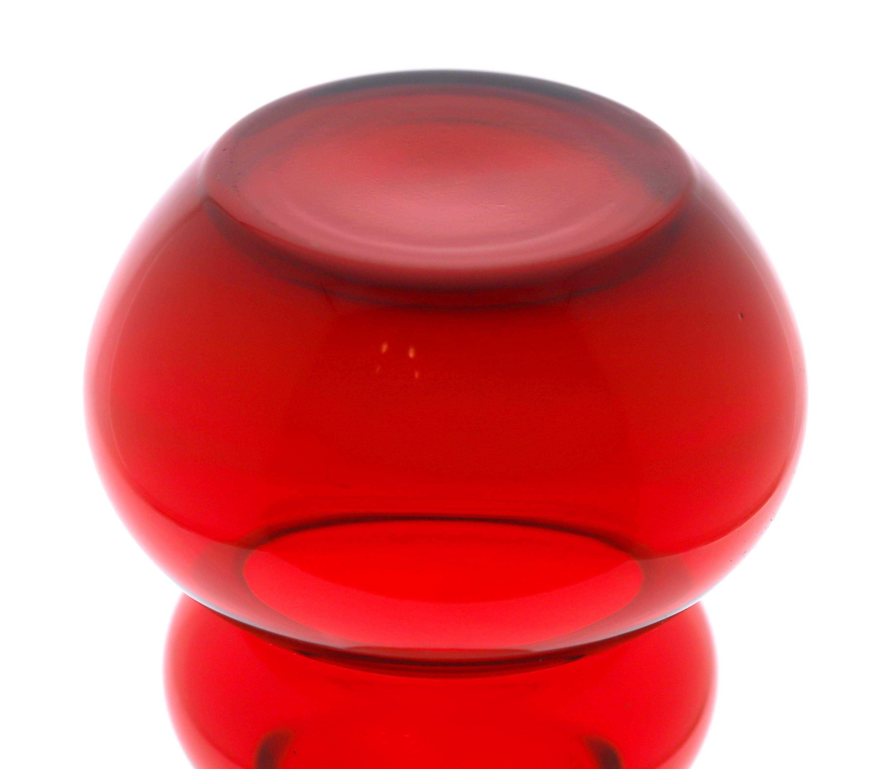 Wazon szklany rubinowy czerwony, wys 22,5cm PRL vintage New LOOK