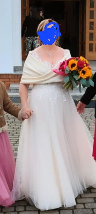 Suknia ślubna z bolerkiem