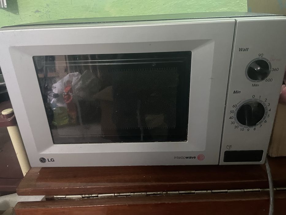 Мікрохвильова піч LG Intelloware