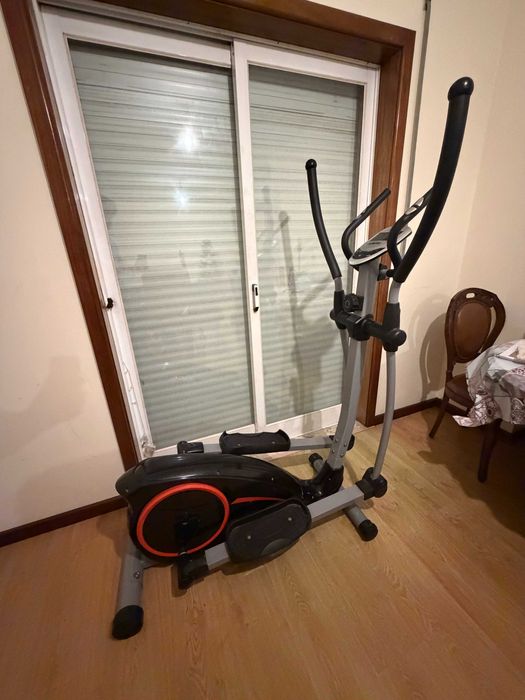 Simulador de Caminhada – Equipamento de Exercício / Fitness