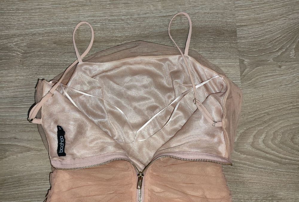 Святкова жіноча сукня