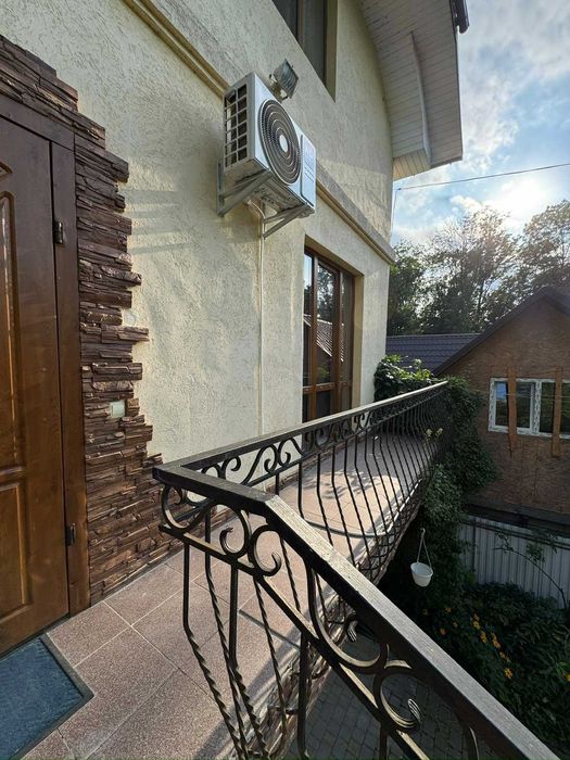 Здається Будинок по вулиці Київській