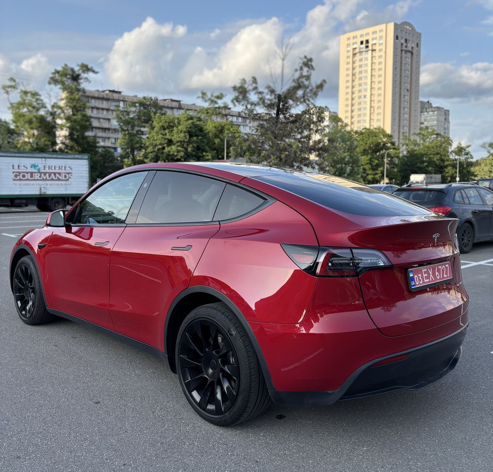 Tesla Model Y LRDM 2023