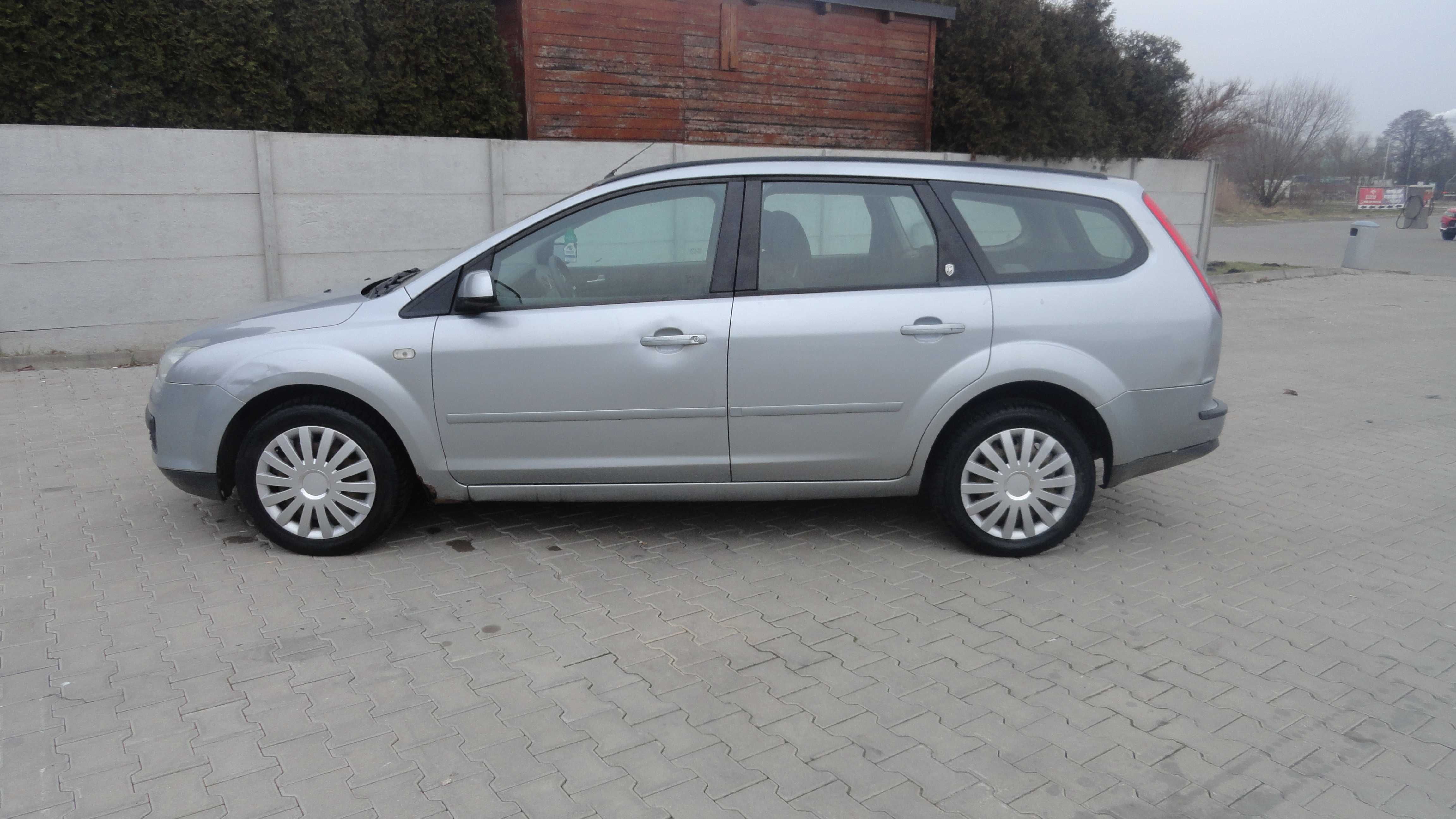 Błotnik lewy przód przedni Ford Focus MK2 kod koloru DA3