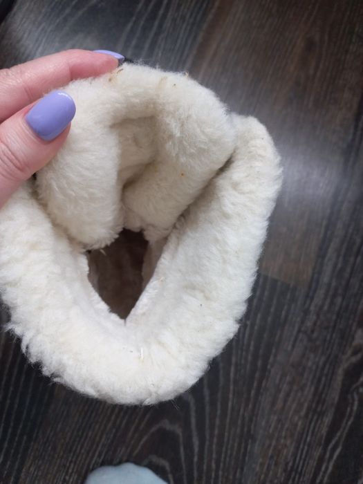 Продаю зимние кроссовки, сапоги, на овчине