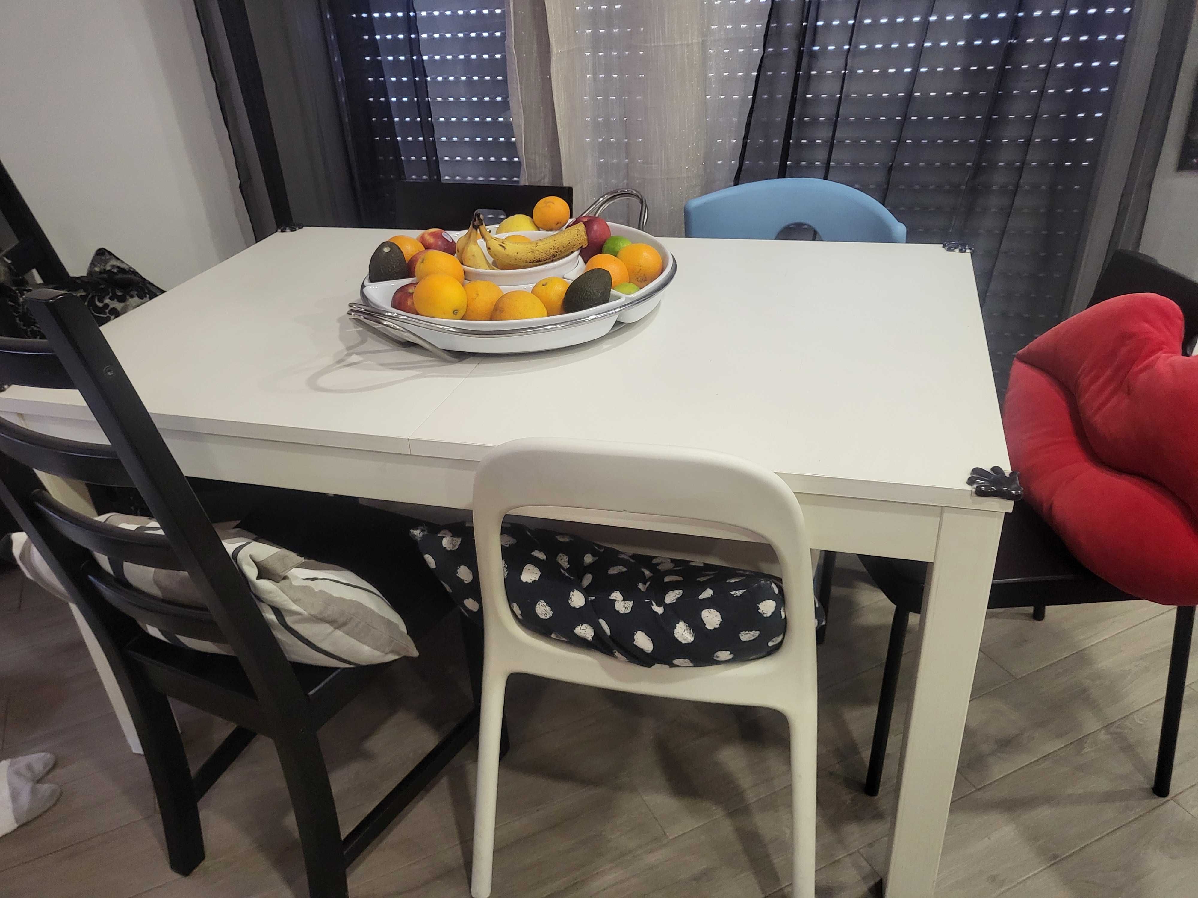 Vendo mesa com 6 cadeiras 150 euros