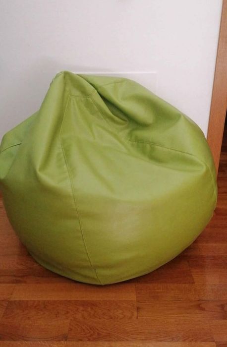 Puff pêra em pele verde