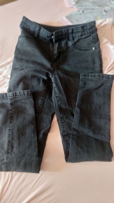 Безкоштовно віддам,одяг на дівчинку від 5 років