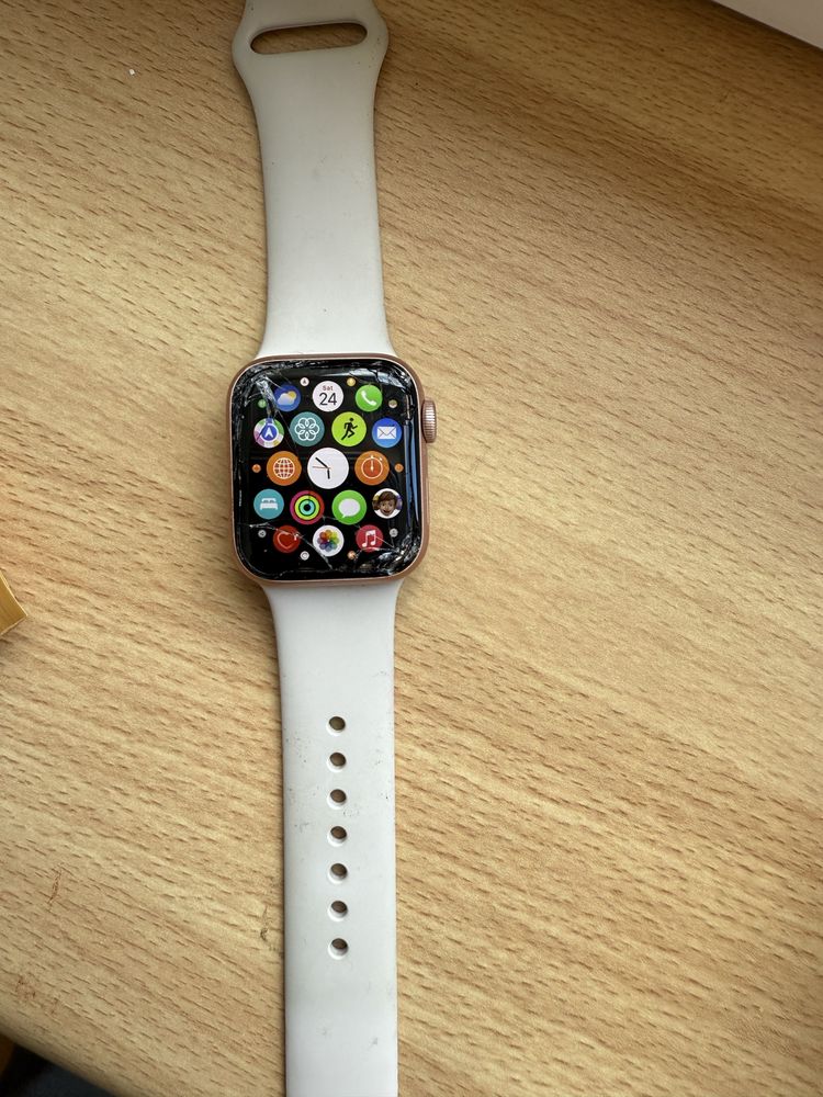 Apple Watch SE 40mm ze zbita szybka