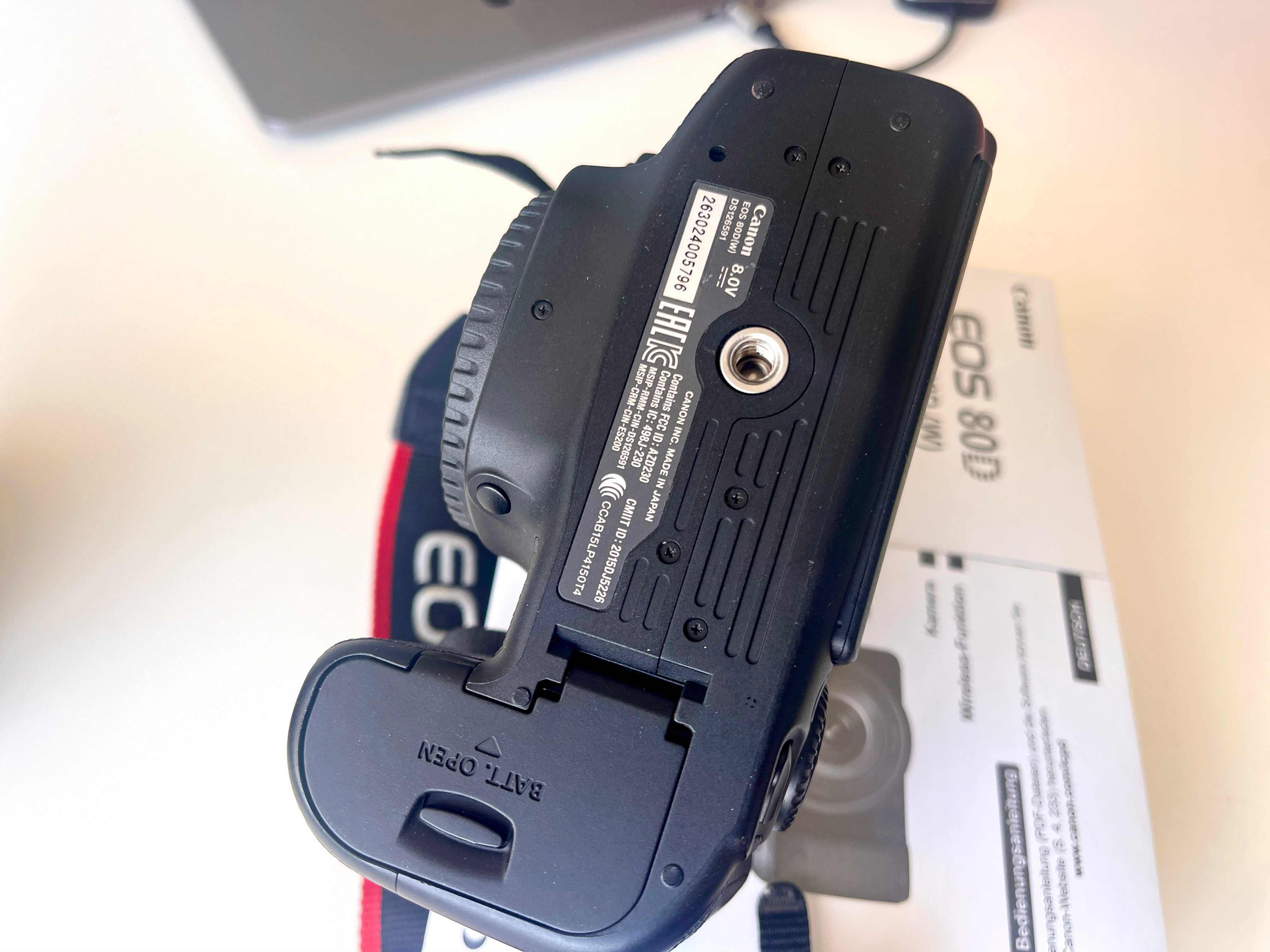 Canon 80D (menos de 3.000 disparos) – impecáve