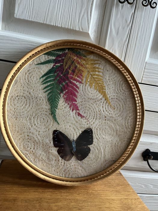 Dekoracyjna taca z motylem i kwiatami bambus vintage