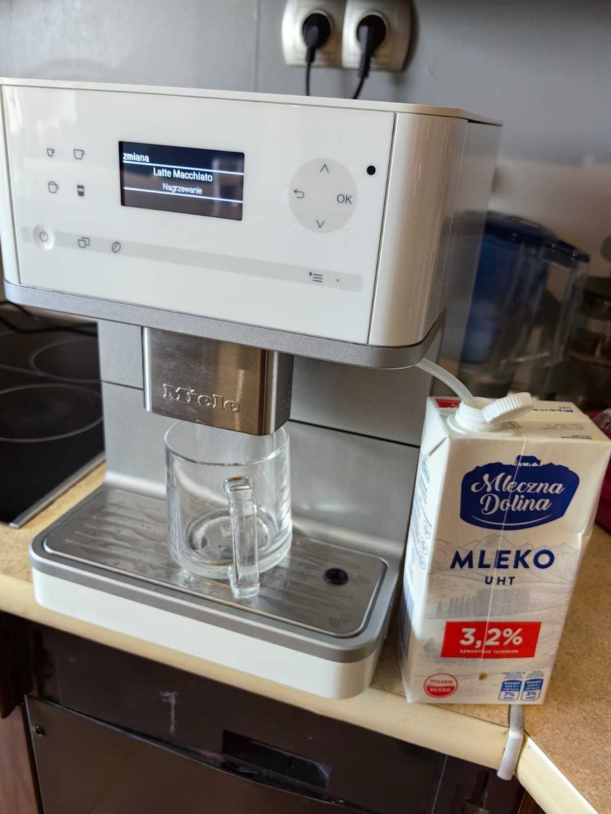 Ekspres do kawy automatyczny MIELE CM 6100 Biała Biały po SERWISIE