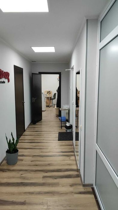 Продаж 3-и поверхової комерційної будівлі Личаківський район