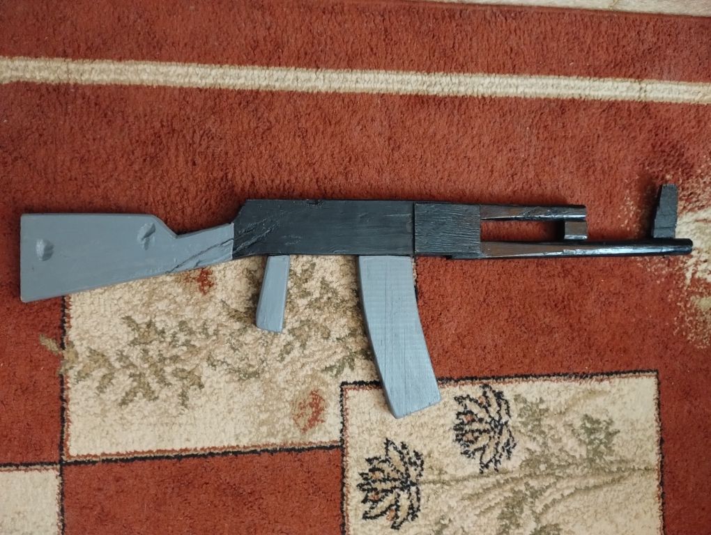 Дерев'яна модель АК-47