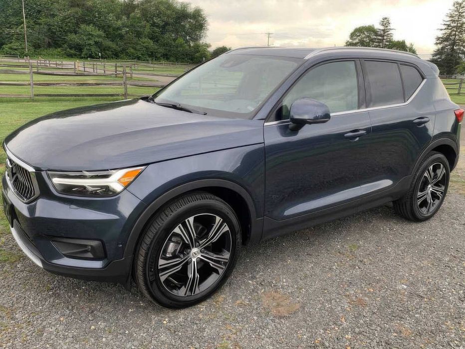 Volvo XC40      2022