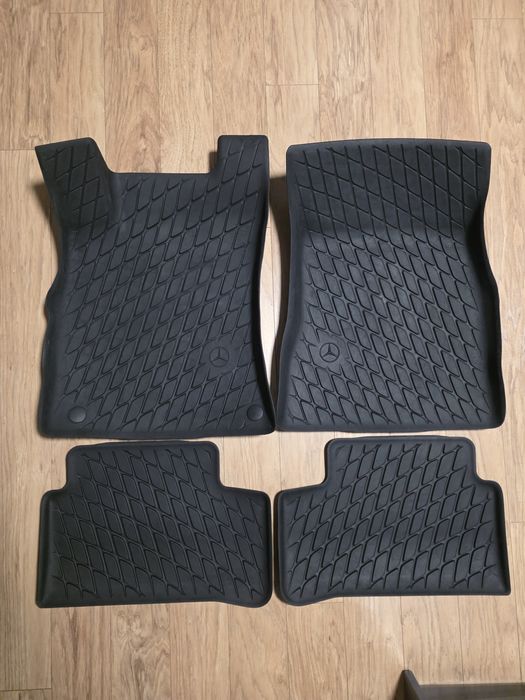 Dywaniki gumowe korytkowe oryginalne Mercedes GLA II