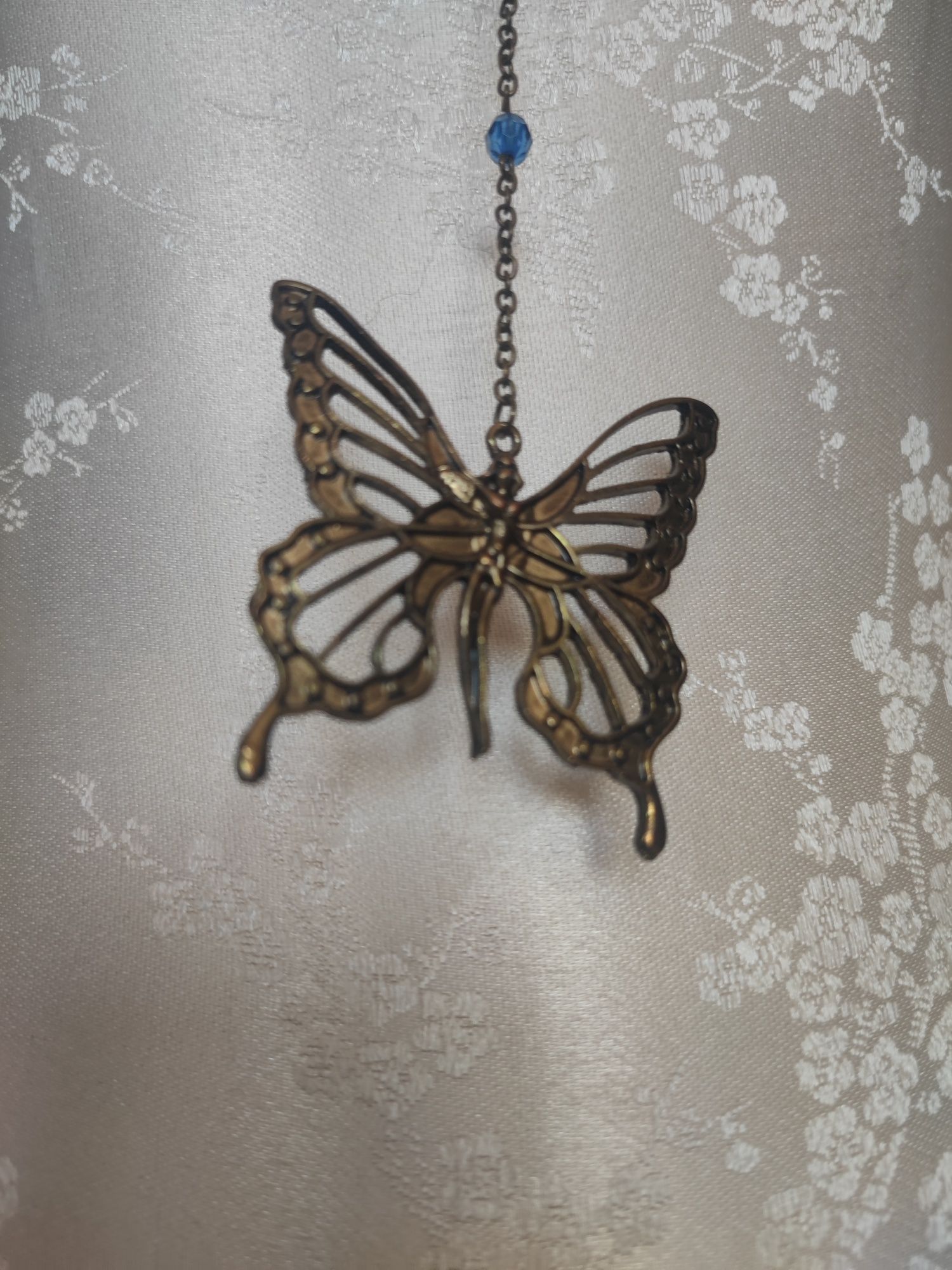 Wisiorek motyl metal złoty