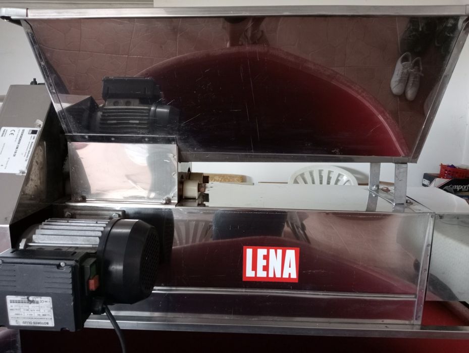 Esmagador/desemgaçador de uvas Lena 218 CR