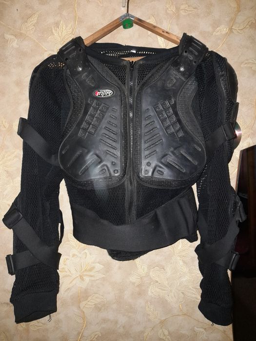 Продам мотокостюм .