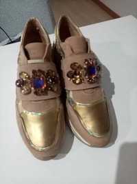 Sapato / sapatilha número 39, dourada da marca MLV