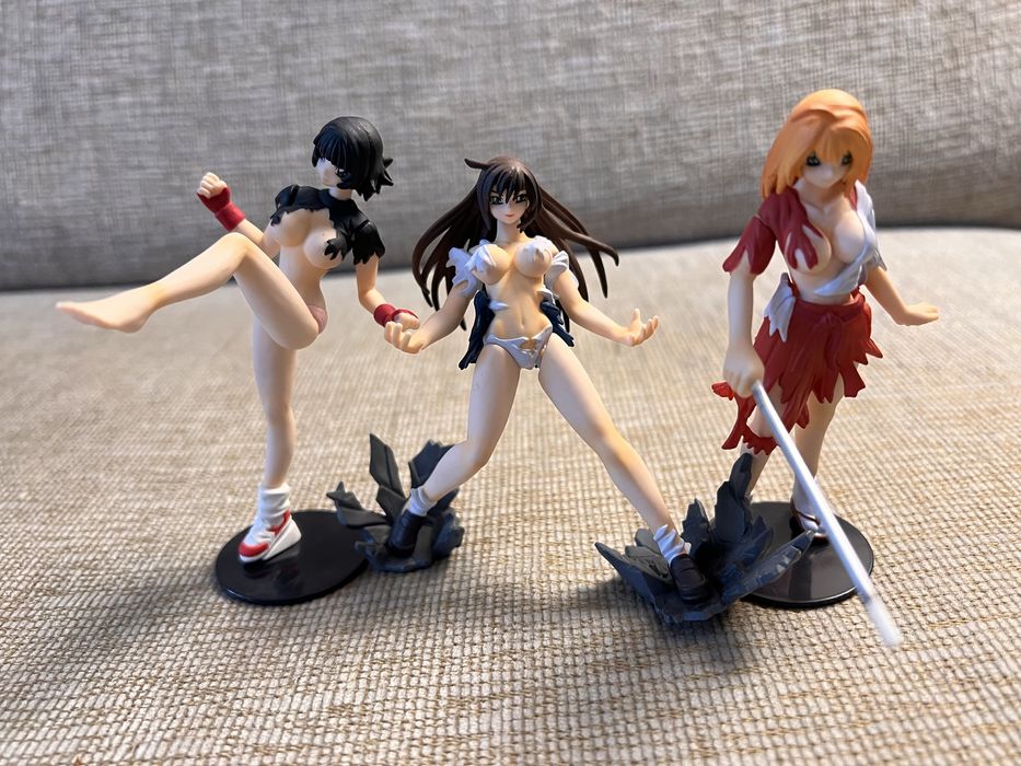 3 figurki z anime - gashapon z Japonii