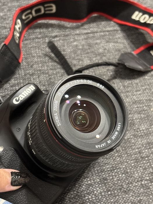 Canon eos 60d + etui + obiektyw 18-200mm + akumulator i ładowarka