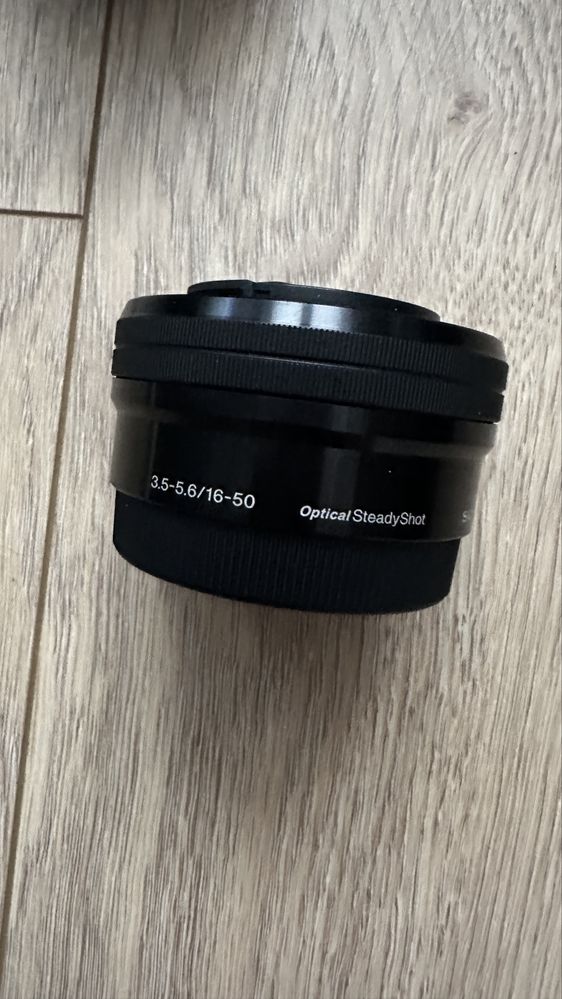 Dwa obiektywy Sony OSS APS-C