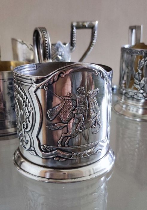 Чашка фарфоровая писатели, подстаканники посеребрянные, серебряные.