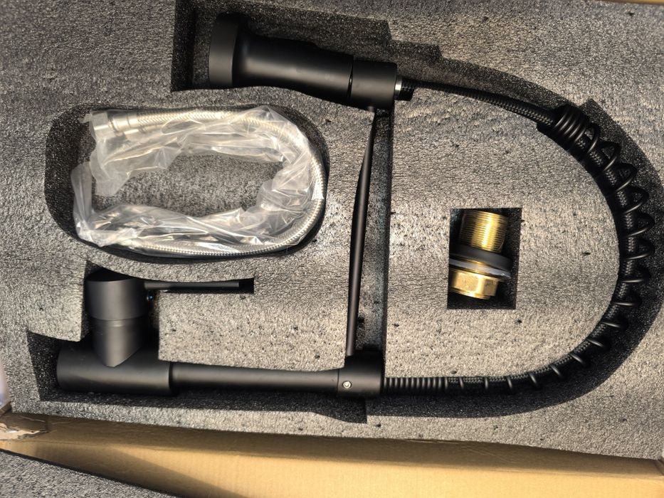 Bateria kuchenna czarna z gietka wylewką