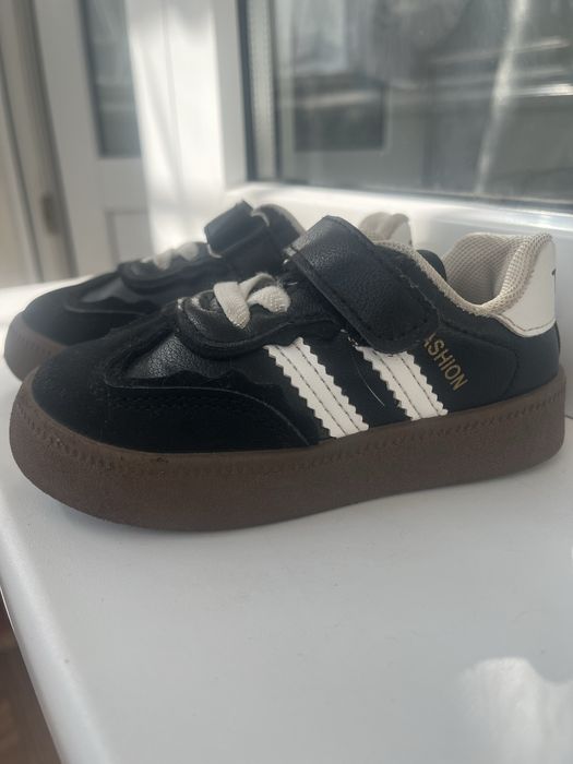 Дитячі кросівки