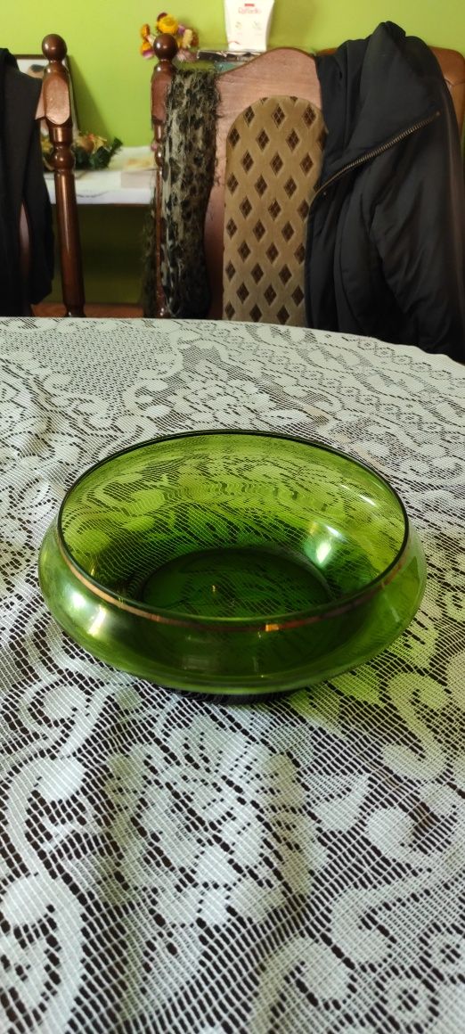 Stara zabytkowa kolekcjonerska misa miska zielone szkło prl antyk