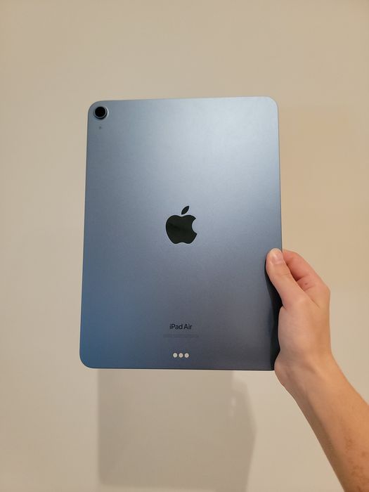 iPad Air 5th gen + 2 чохли у подарунок