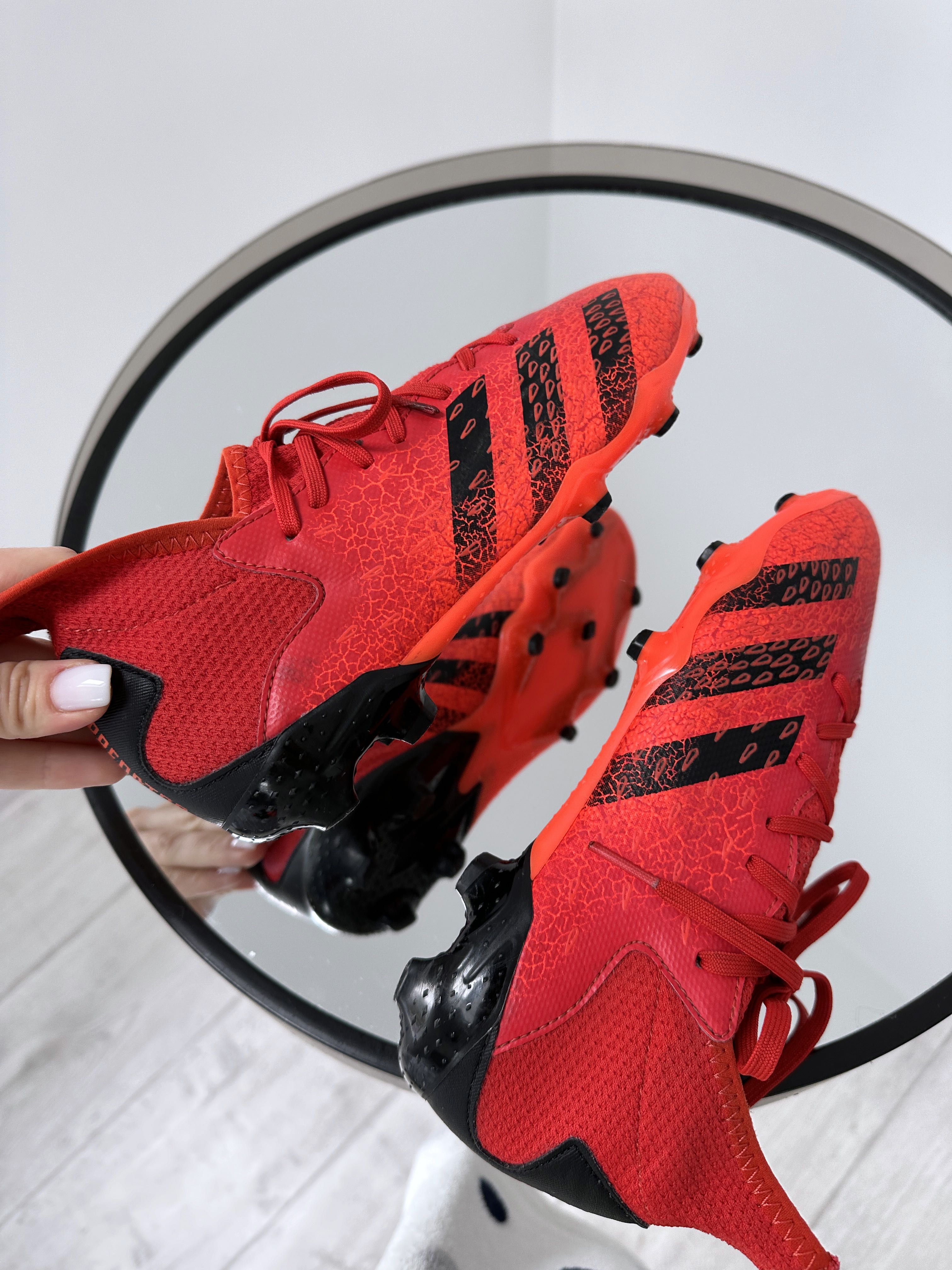 Яркие крутые бутсы с чулком  Adidas Predator Freak