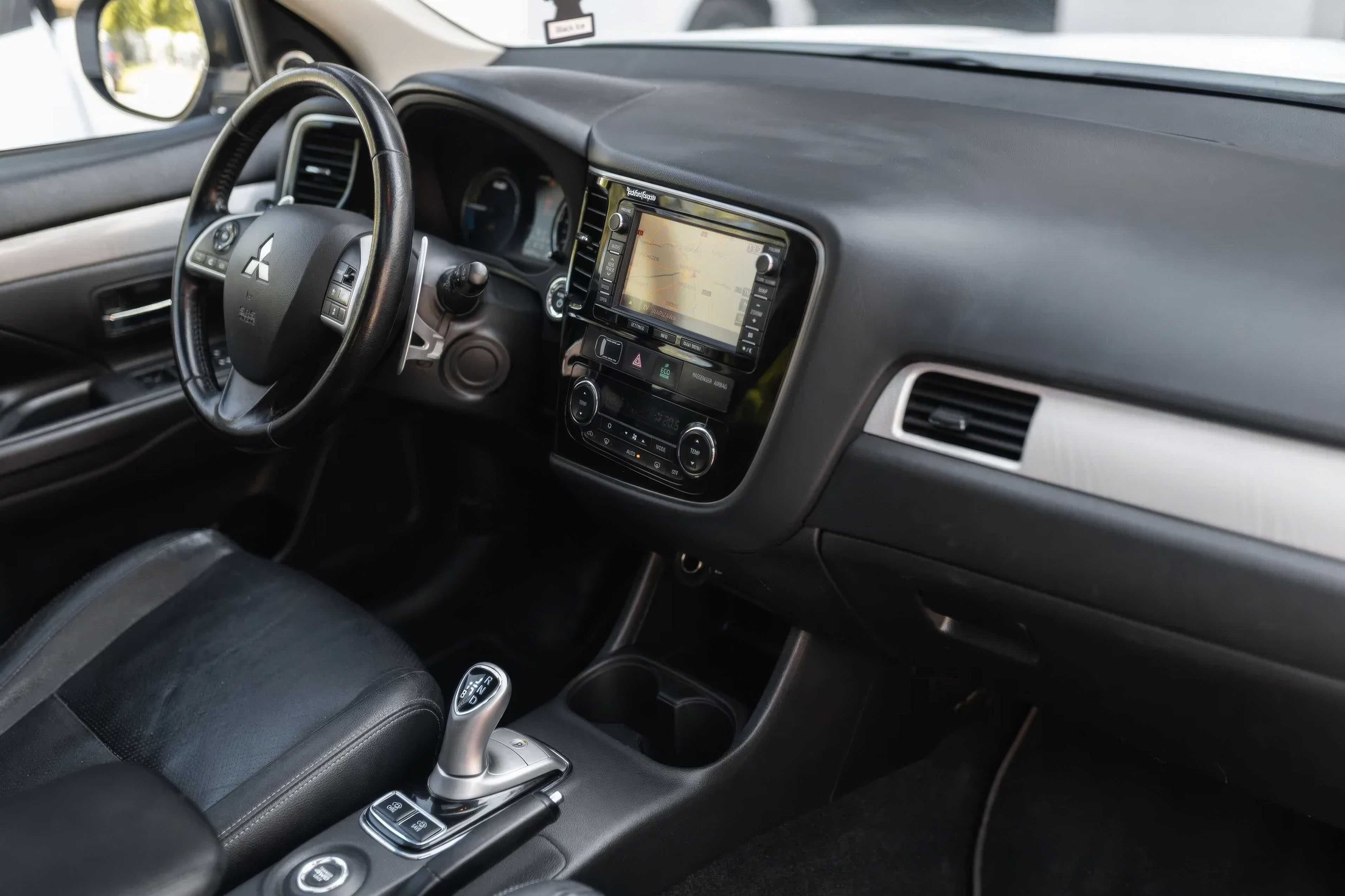 Mitsubishi Outlander PHEV 2015