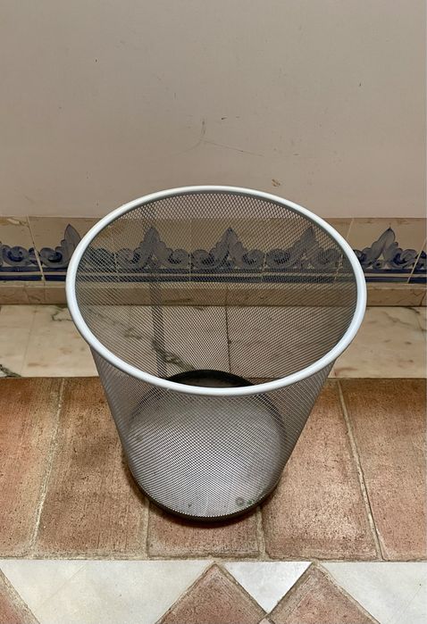 Cesto metalico como novo