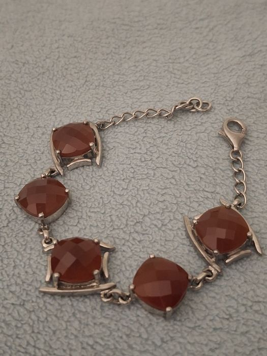Продам браслет серебро 925 с ИНДИЙСКИМ КРАСНЫМ ОНИКСОМ.